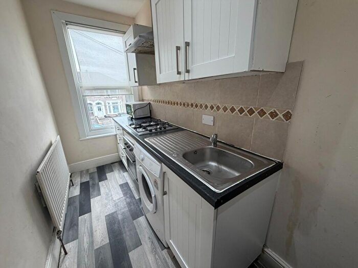 2 Bedroom Flat To Rent In Courtland Avenue, IG1
