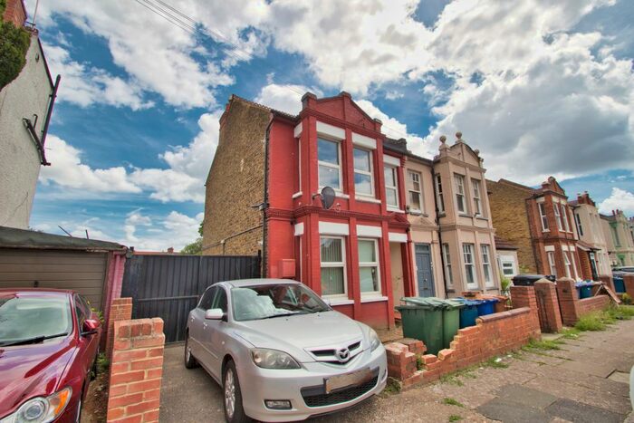2 Bedroom Flat To Rent In Spencer Road, Harrow Weald, HA3