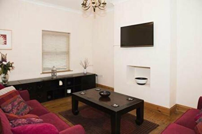 6 Bedroom House To Rent In Flass Street, DH1