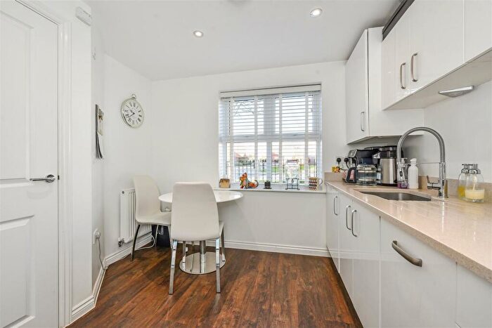 3 Bedroom Town House For Sale In Whitebeam Close, Andover, SP11