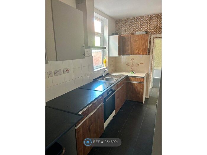 3 Bedroom Terraced House To Rent In Windermere Street, Leicester, LE2