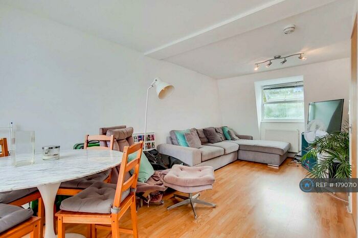 3 Bedroom Flat To Rent In Narford Road, London, E5