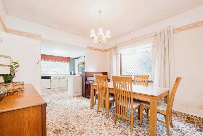 6 Bedroom Bungalow For Sale In Mavis Grove, Hornchurch, Essex, RM12
