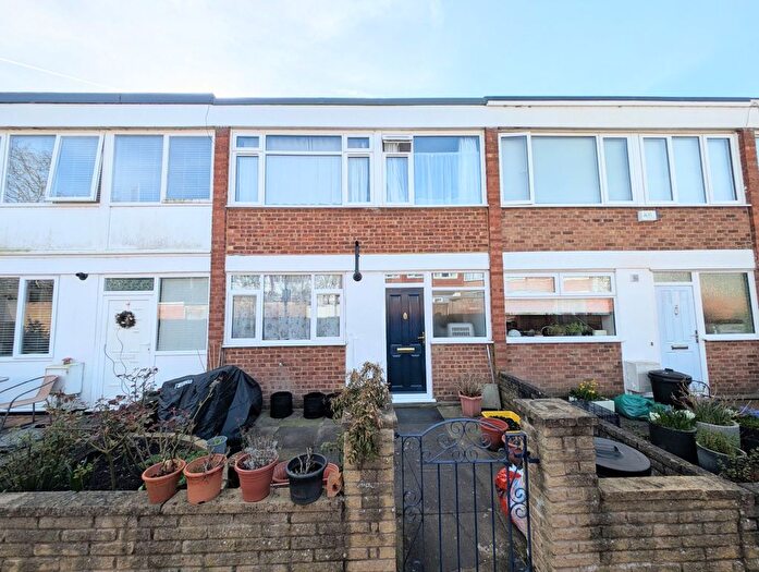 1 Bedroom Flat To Rent In Swanwick Close, Roehampton, SW15