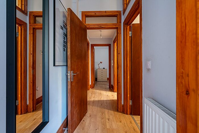 2 Bedroom Flat For Sale In Gordon Road, Ealing, W5