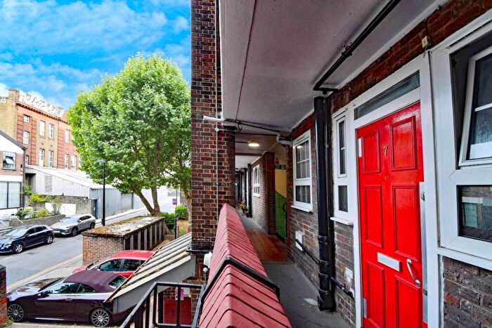 2 Bedroom Flat For Sale In Deptford Church Street, London, SE8