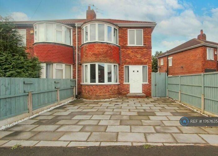 3 Bedroom Semi-Detached House To Rent In Harrowden Road, Doncaster, DN2