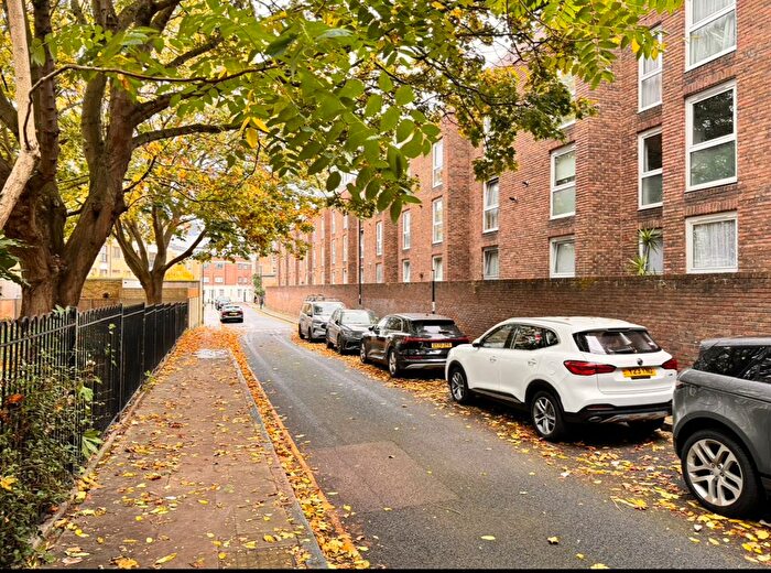 2 Bedroom Flat For Sale In Theseus Walk, London, N1