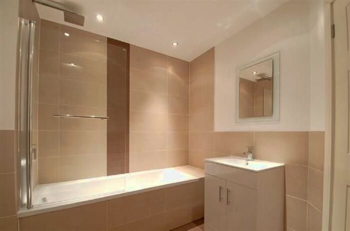 2 Bedroom Flat To Rent In Barclay Road, Croydon, CR0