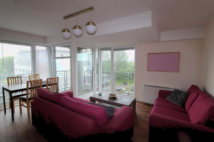 4 Bedroom Apartment To Rent In Wallace Street, Glasgow, G5