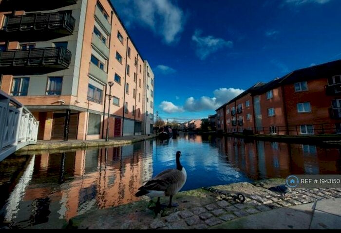 2 Bedroom Flat To Rent In Whittles Croft, Manchester, M1