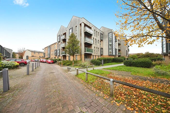 2 Bedroom Flat For Sale In Richmond Drive, Houghton Regis, Dunstable, LU5