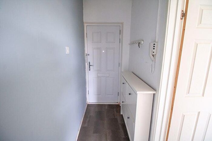 2 Bedroom Flat For Sale In Coniston Avenue, Farnworth, Bolton, BL4