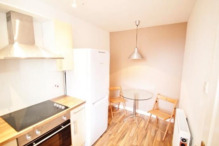 2 Bedroom Flat To Rent In Ann Street, Dundee, DD3