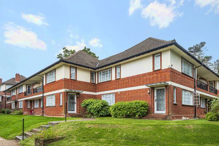 2 Bedroom Maisonette To Rent In Glenhill Close, Finchley, N3