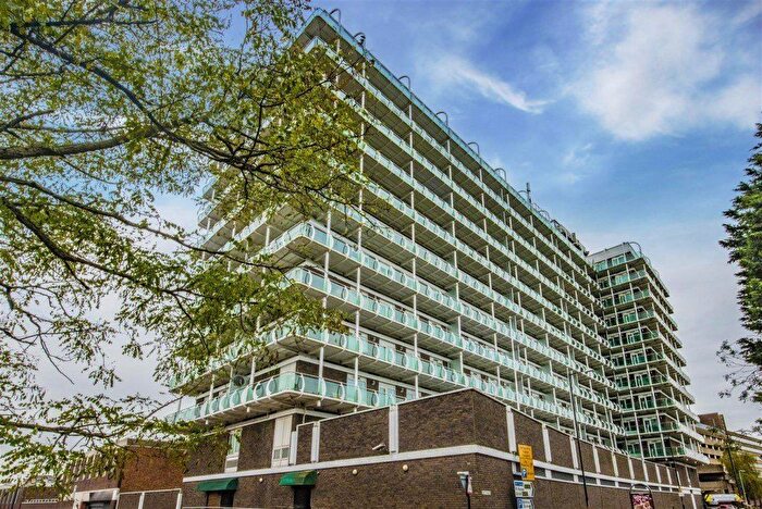 2 Bedroom Flat For Sale In Wellington Street, Northampton, Northamptonshire, NN1