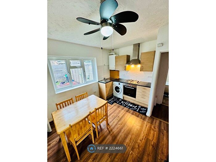 1 Bedroom Flat To Rent In Double Bedroom, Ilford, IG1