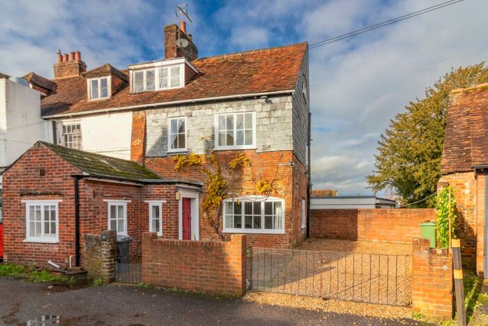 2 Bedroom Cottage To Rent In Broad Street, Alresford, Hampshire, SO24