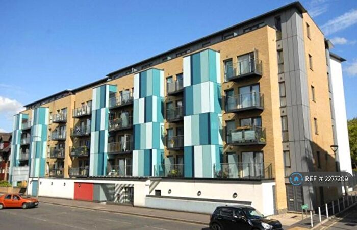 2 Bedroom Flat To Rent In Iconia House, Bromley, BR2
