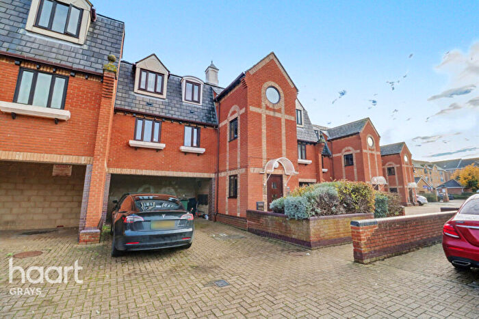 2 Bedroom Flat For Sale In Jetty Walk, Grays, RM17