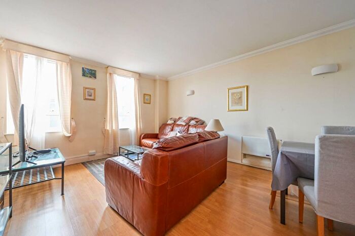 1 Bedroom Flat To Rent In Aegon House, Canary Wharf, London, E14