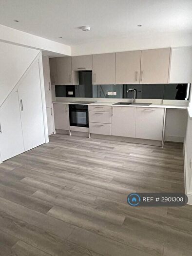 2 Bedroom Flat To Rent In Newlands Park, London, SE26