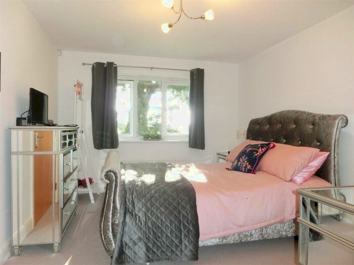 2 Bedroom Apartment For Sale In Fulford Close, Wythall, B47
