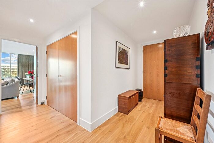 2 Bedroom Flat For Sale In Chiswick High Road, London, W4