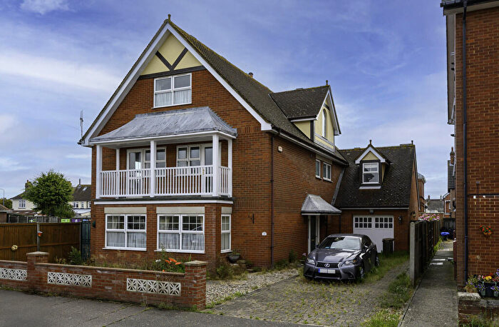 6 Bedroom Detached House For Sale In Tomline Road, Felixstowe, IP11
