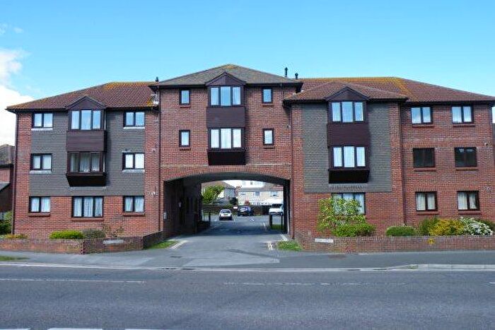 1 Bedroom Flat To Rent In Chickerell Road, Weymouth, DT4