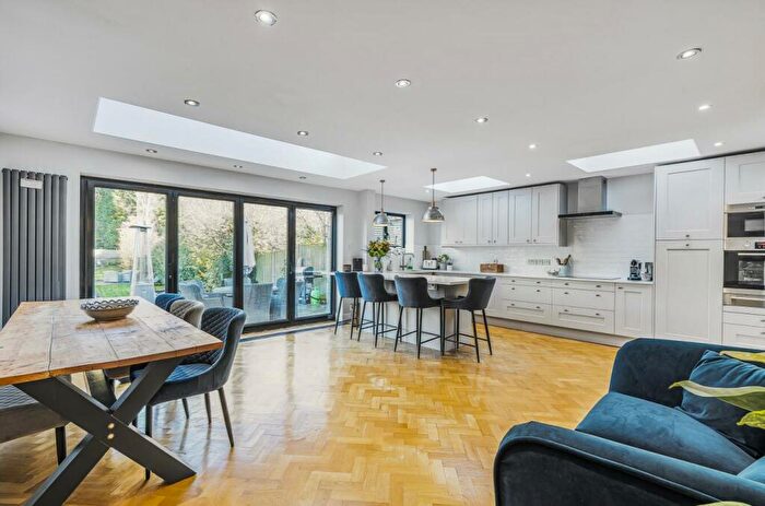 4 Bedroom Detached House For Sale In Green Curve, Banstead, SM7