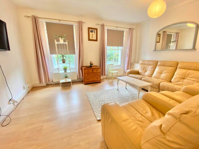 3 Bedroom Flat To Rent In A Miranda Road, London, N19