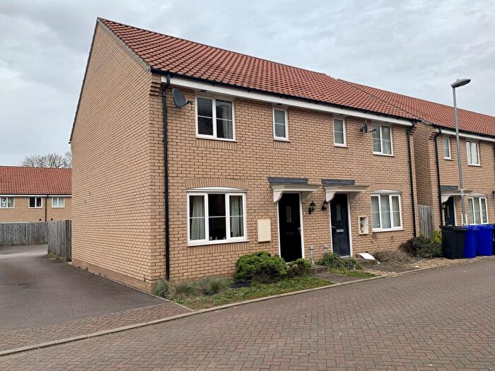 3 Bedroom Semi Detached House To Rent In Teasel Close, Red Lodge, Bury St. Edmunds, IP28
