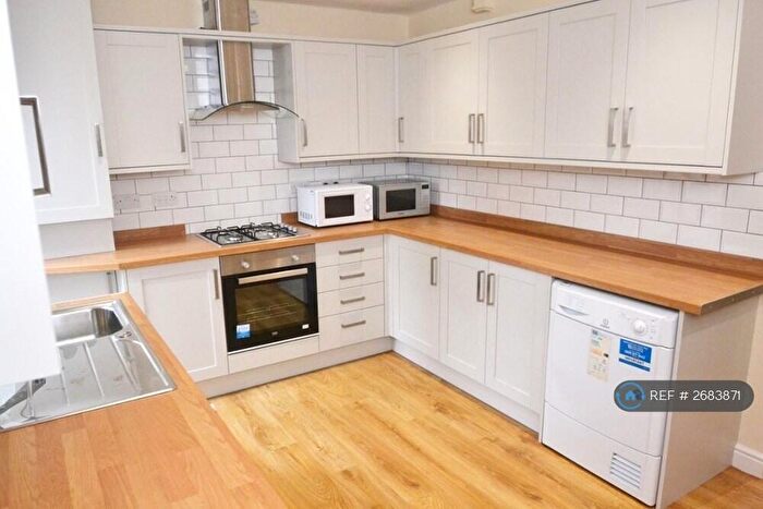 6 Bedroom Semi-Detached House To Rent In Chervil Close, Manchester, M14