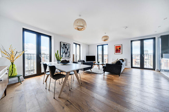 2 Bedroom Flat For Sale In French Yard, Bristol, BS1