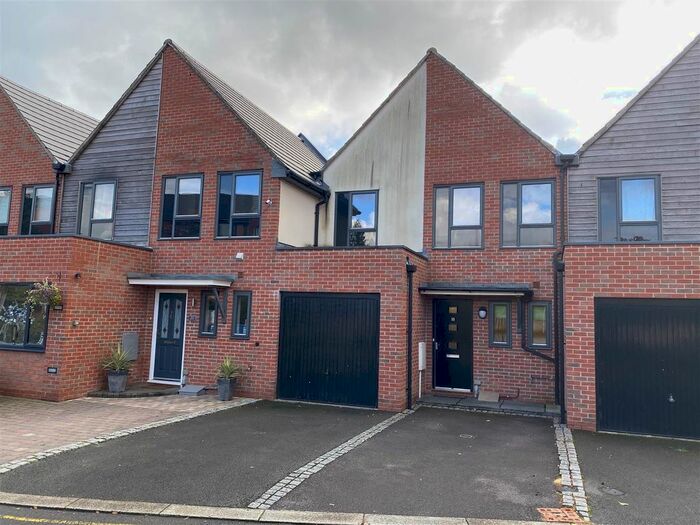 3 Bedroom Town House To Rent In Rosedawn Close East, Hanley, Stoke-On-Trent, ST1