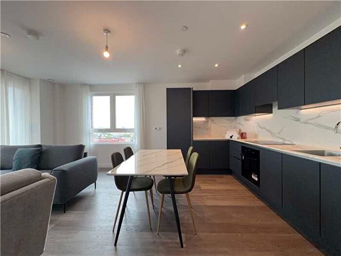 2 Bedroom Flat To Rent In Horn Lane, Acton, London, W3