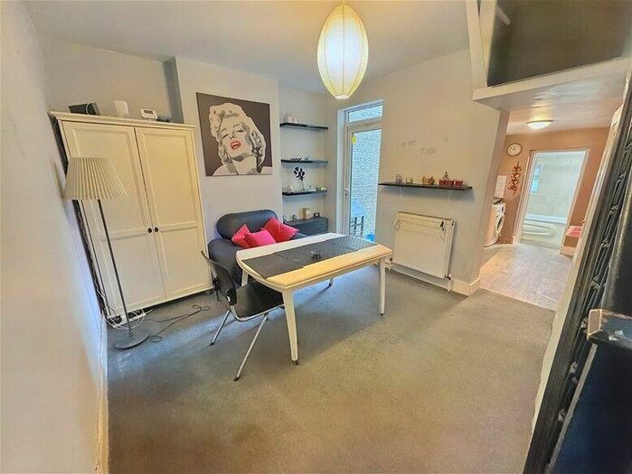 4 Bedroom House To Rent In Hall Road, Stratford, E15