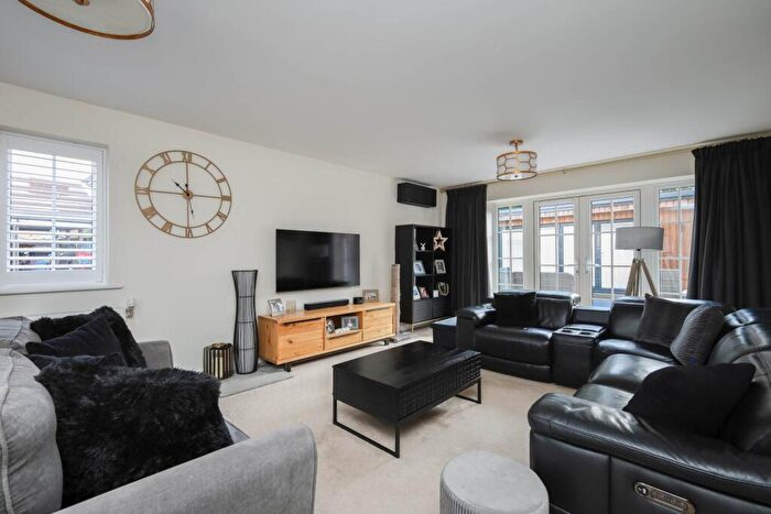 4 Bedroom Detached House For Sale In Cook Way, Horsham, RH12