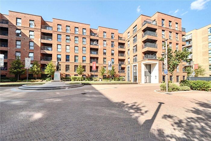 2 Bedroom Apartment For Sale In Memorial Avenue, Slough, Berkshire, SL1
