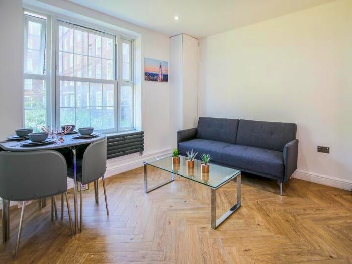 Terraced House To Rent In Thomas More Street, London, E1W