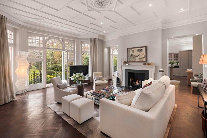 3 Bedroom Flat To Rent In Elm Park Gardens, London, SW10