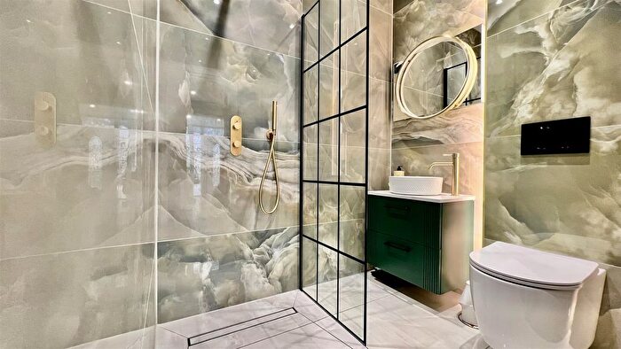 3 Bedroom Terraced House For Sale In Scotts Road, Southall, UB2