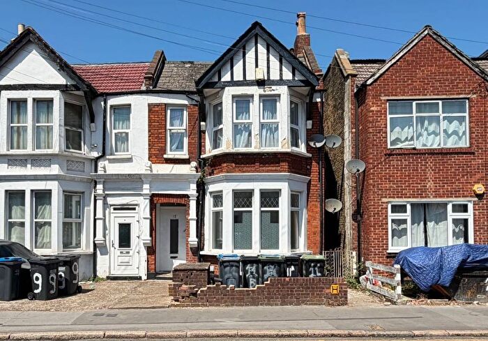 2 Bedroom Flat For Sale In A Windmill Road, Croydon, Surrey, CR0