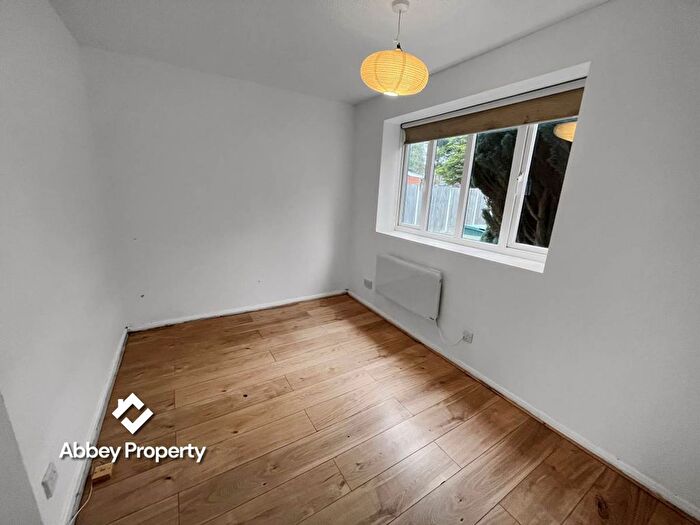 1 Bedroom Property To Rent In Alder Crescent, Luton, LU3