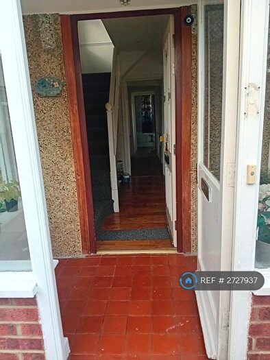 3 Bedroom End Of Terrace House To Rent In Verney Gardens, Dagenham, RM9
