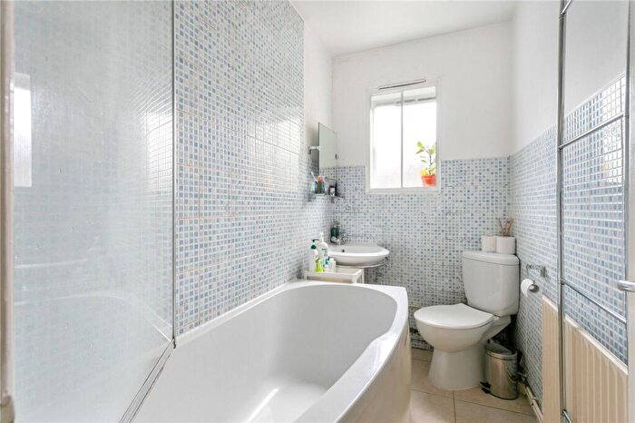 1 Bedroom Apartment For Sale In Escuan Lodge, Aberdeen Park, Highbury, London, N5