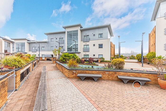 2 Bedroom Flat For Sale In Norton Way, Poole, BH15