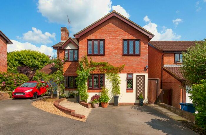 4 Bedroom Detached House To Rent In Hunnels Close, Fleet, GU52