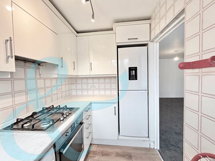 1 Bedroom Flat To Rent In Holden Road, London, N12